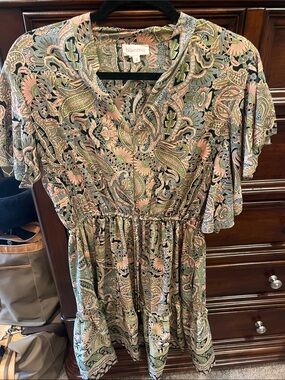 boemo Green Paisley Short Sleeve V-Neck Dress